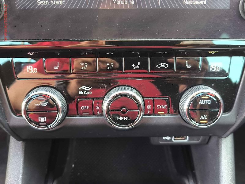 Škoda Octavia (2018) 1.4 TSI, 2.maj,ČR, LED - fotka 15 z 21