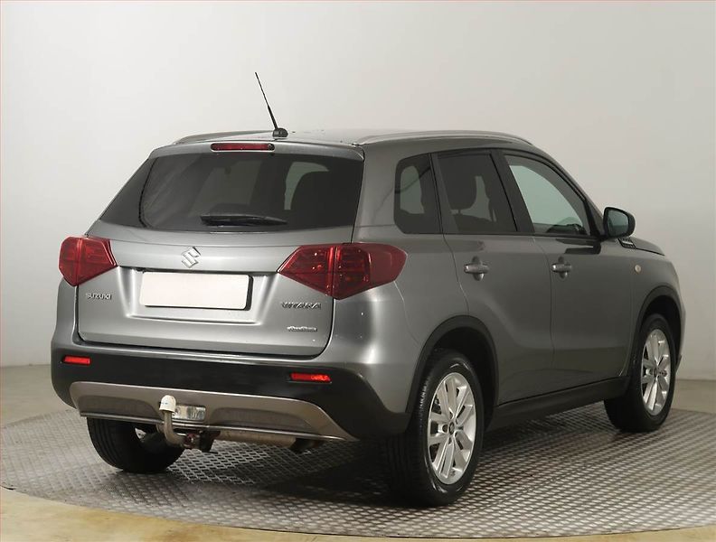 Suzuki Vitara (2019) 1.4 BoosterJet, 4X4, Tempomat - fotka 5 z 21