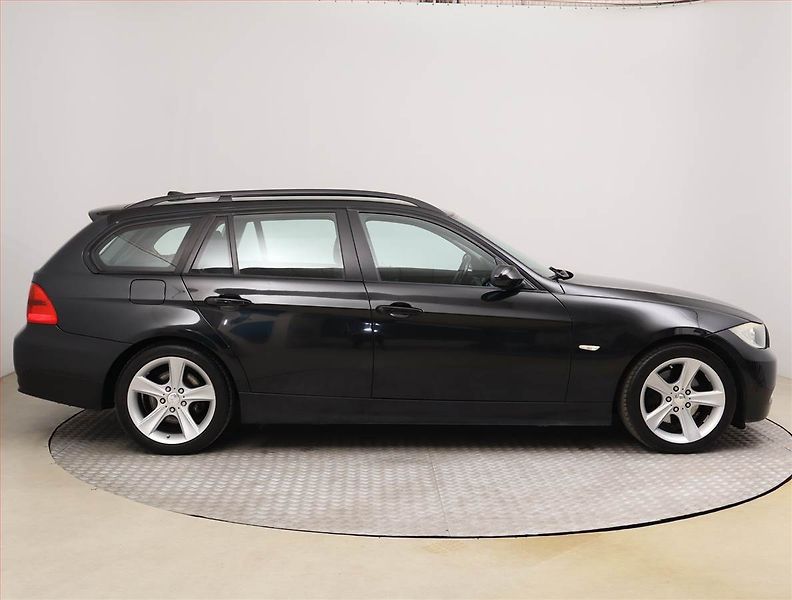 BMW Řada 3 (2008) 320 d, Automat - fotka 6 z 19