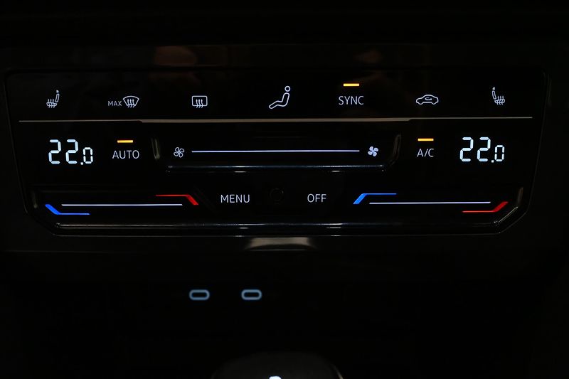 Volkswagen Tiguan 2,0 TDI 110 kW DSG Life Záruka - fotka 21 z 30