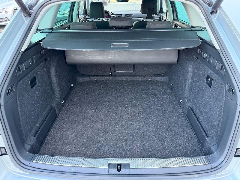 Škoda Superb (2023) 2.0 TDI 110kW DSG Style Plus M - fotka 32 z 35