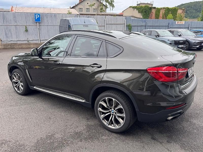 BMW X6 (2014) 4.4 V8 (449k) xDrive50i - fotka 9 z 51