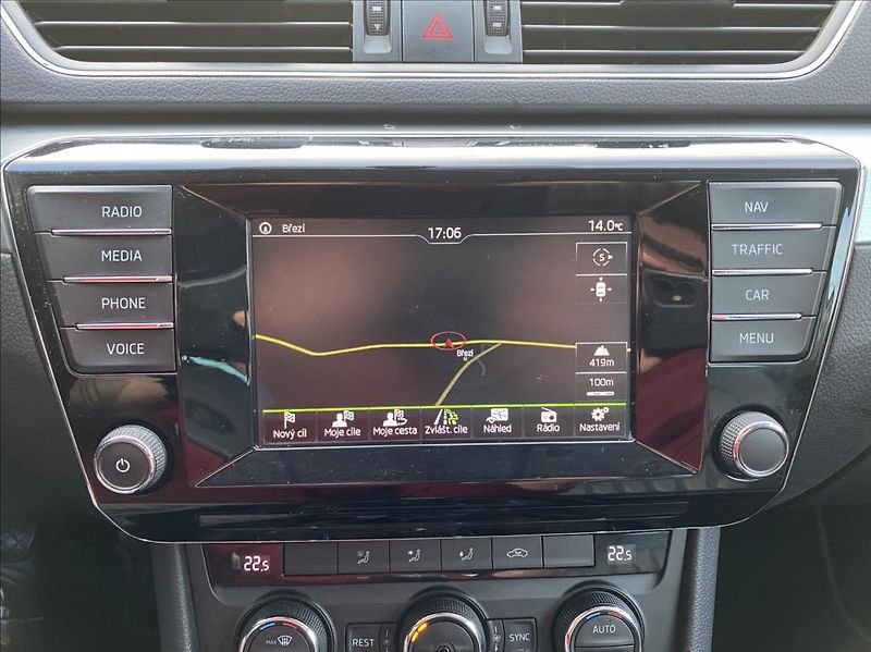 Škoda Superb 2,0 TDI  Ambition / NAVI - fotka 31 z 41