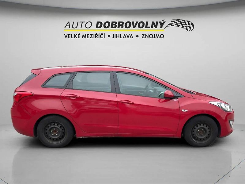 Hyundai i30 Hyudai 1.6i  MT6 (88kW/120k)/6 - fotka 9 z 24