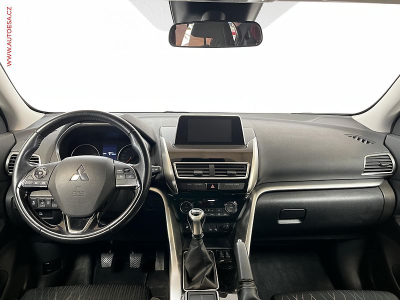 Mitsubishi Eclipse Cross (2018) 1.5 T-MIVEC, Intense - fotka 8 z 17