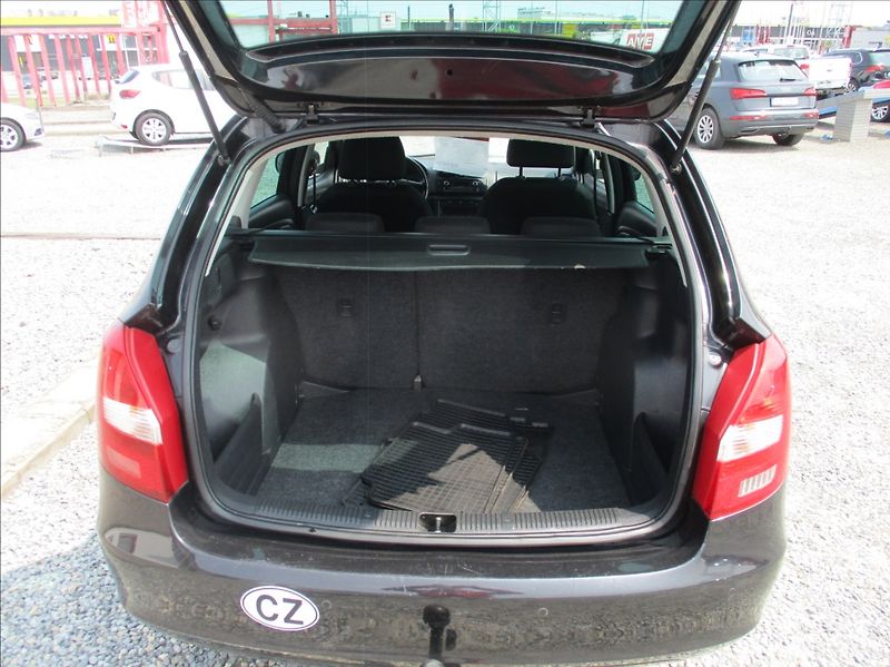 Škoda Fabia 1,2 TSI, aut. klima, servis, - fotka 9 z 32