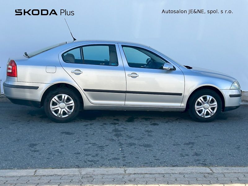 Škoda Octavia (2006) Ambiente 1.6 FSI 85 kW - fotka 8 z 23