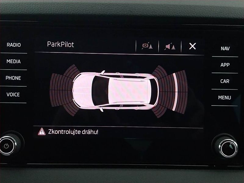 Škoda Karoq (2019) Sportline 1.5 TSI 4x4 - fotka 22 z 22