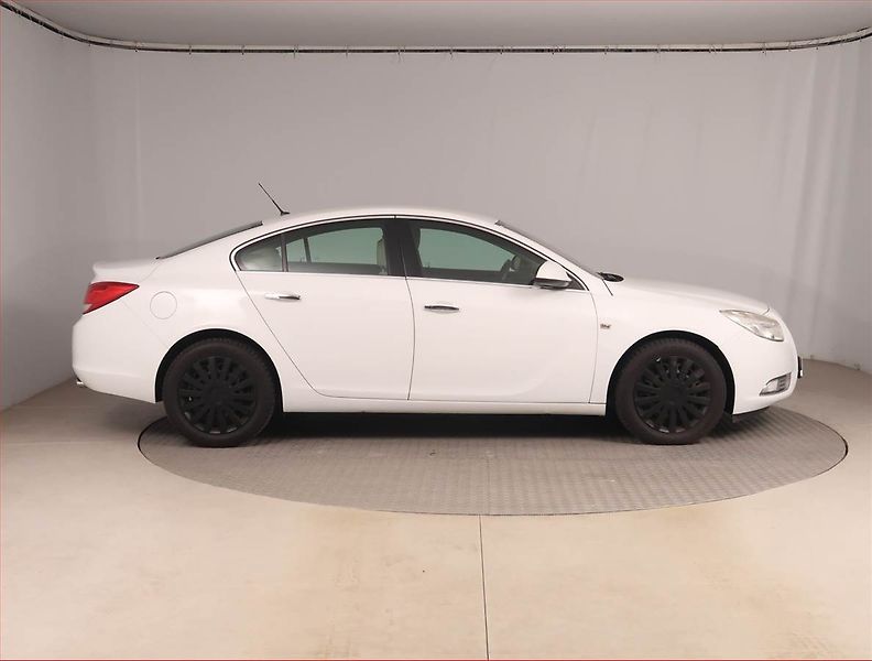 Opel Insignia (2010) 1.6 Turbo, Tempomat - fotka 6 z 13
