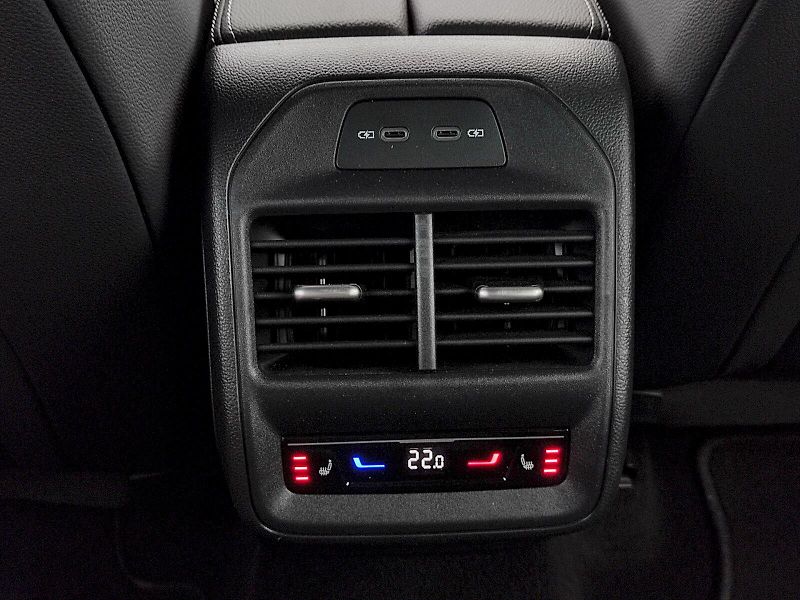 Škoda Superb (2025) iV SportLine 1,5 Tsi 150 Kw DS - fotka 34 z 44