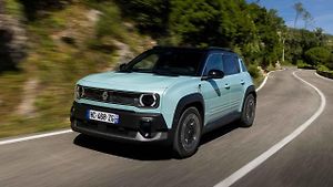 Renault 4 E-Tech je výborně jezdící praktický vůz s dobrým poměrem cena/výkon.