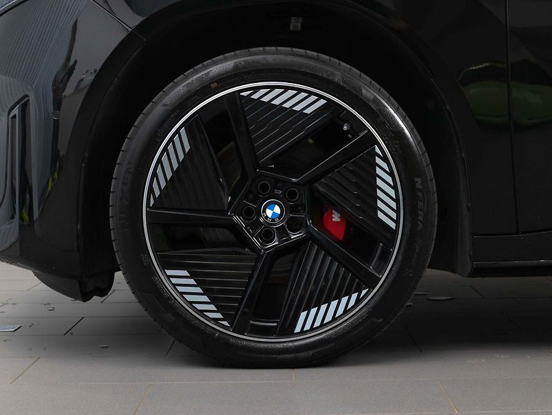 BMW iX3 50 xDrive - fotka 4 z 7