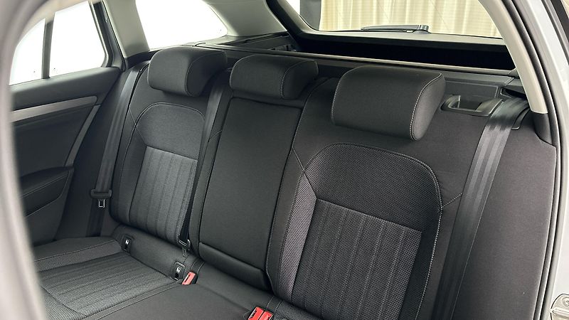 Škoda Superb 2.0 TDI Style Combi - fotka 16 z 27
