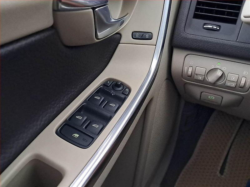 Volvo XC60 (2012) R-Design D3, 4X4, Tempomat - fotka 15 z 15