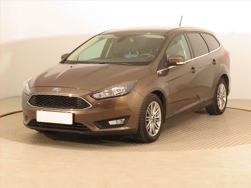 Ford Focus (2017) 1.0 EcoBoost, Tempomat - fotka 2 z 15