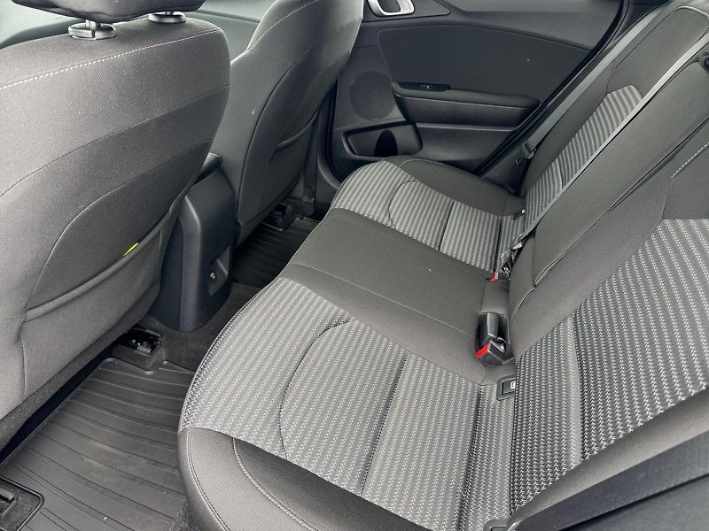 Kia Ceed (2023) TOP 1.5T-GDI 118kW CZ DPH  - fotka 8 z 11