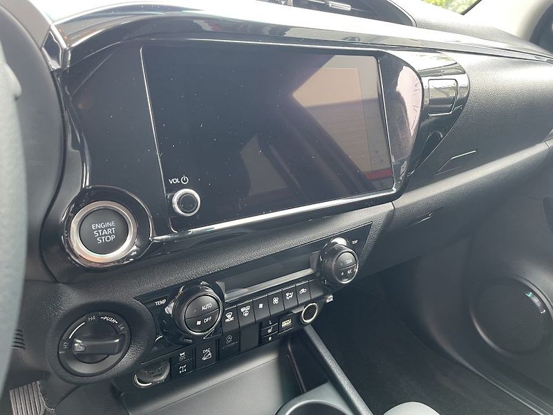 Toyota Hilux 2.8D 6AT Active - fotka 16 z 29