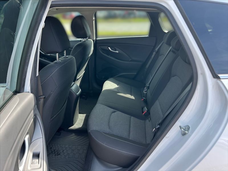 Hyundai i30 1,0 TGDI 120 Smart - fotka 8 z 11