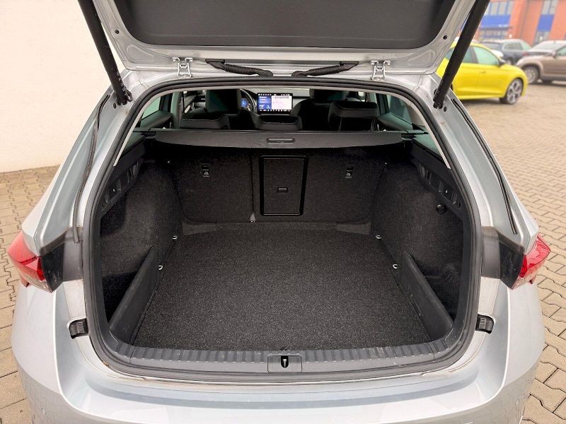 Škoda Octavia (2024) COMBI TOP SELECTION 2,0 TDI 11 - fotka 10 z 33