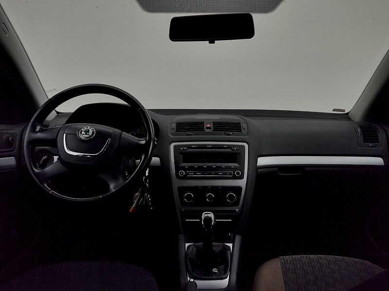 Škoda Octavia (2013) Combi Ambiente 1,6 Tdi 77 Kw - fotka 5 z 28