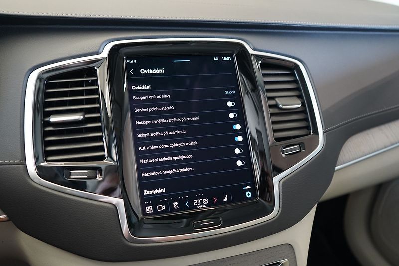 Volvo XC90 B5 PLUS AWD, Vzduch, Ventilace - fotka 34 z 47
