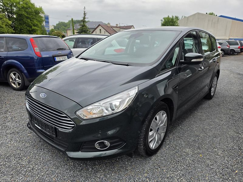 Ford S-MAX 1.5 i Navi Parkovací senzory  - fotka 2 z 37