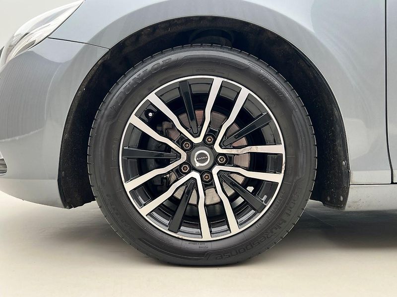 Volvo V40 D2 MOMENTUM MAN - fotka 14 z 38