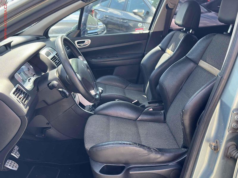 Peugeot 307 (2007) 1.6HDi, Xenon, panor - fotka 8 z 17