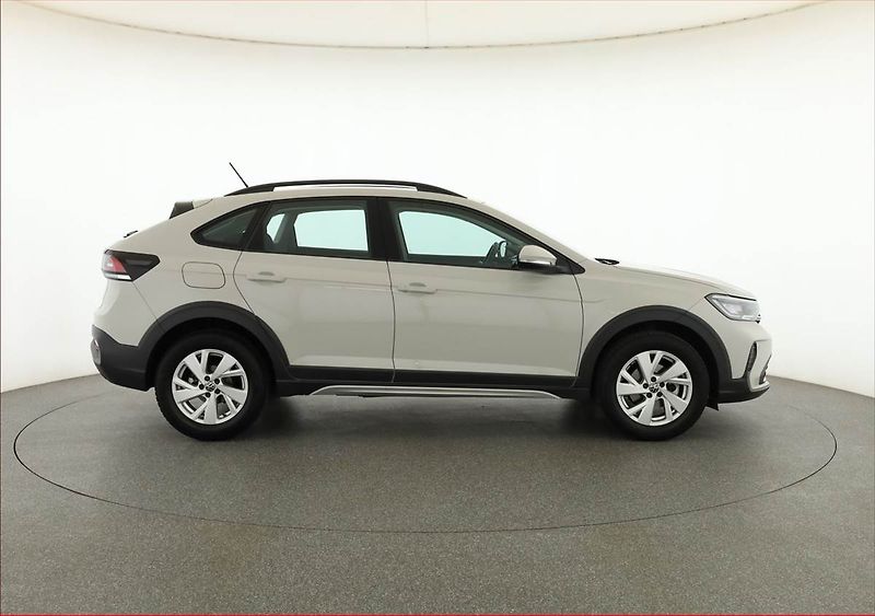 Volkswagen Taigo (2022) 1.0 TSI - fotka 6 z 21