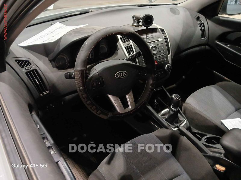 Kia Ceed (2010) 1.6 crdi, 2.maj,ČR, autoAC - fotka 3 z 3