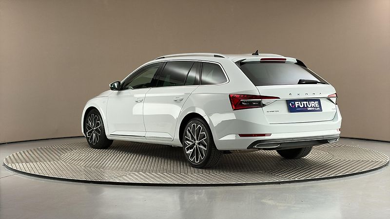 Škoda Superb 2.0 TDI DSG 4x4 L&K Combi - fotka 2 z 33