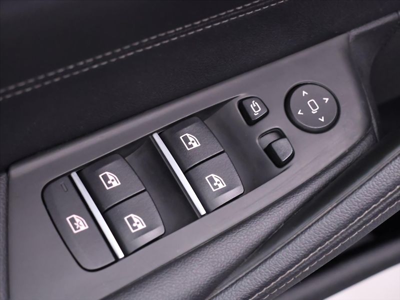 BMW Řada 5 3,0 530d 183kW xDrive Touring - fotka 15 z 35