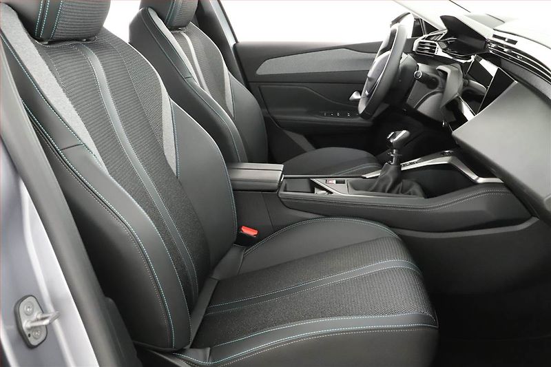 Peugeot 308 (2023) Allure 1.2 PureTech - fotka 7 z 18