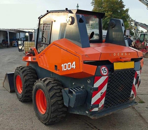 Locust (2023) 1004 smykový nakladač 3.6t - fotka 8 z 9