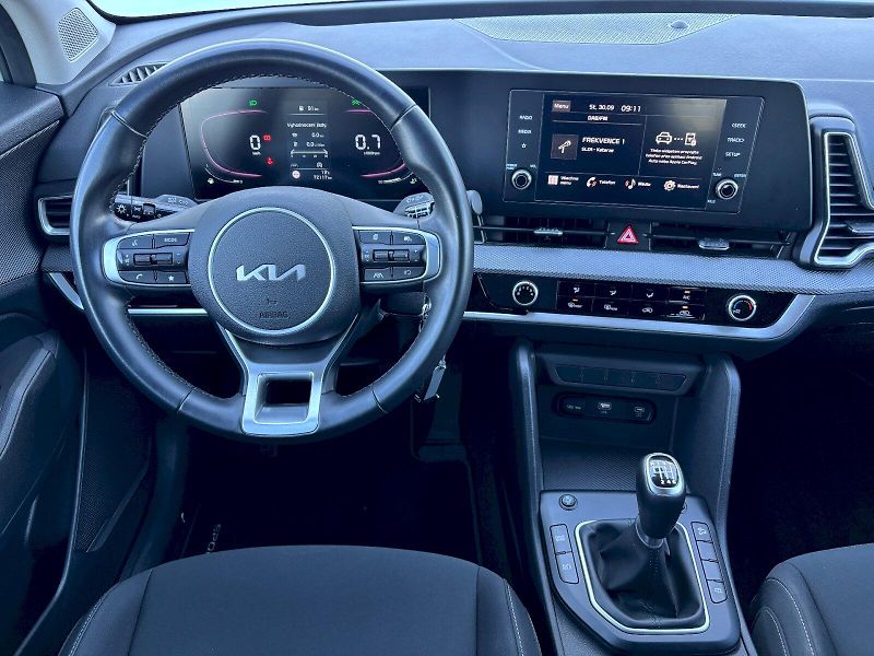 Kia Sportage (2022) 1.6 T-GDI 110kW - fotka 8 z 35