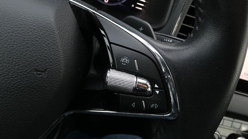 Škoda Karoq 1,5 TSI DSG Style - fotka 12 z 21