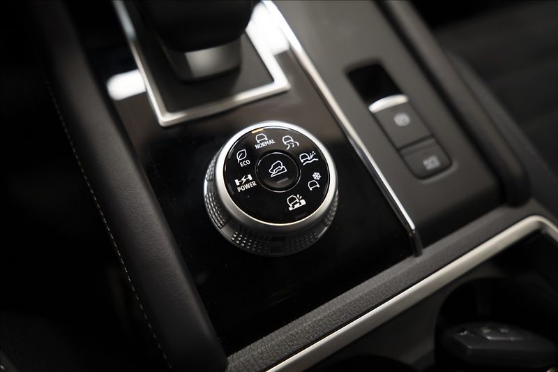 Mitsubishi Outlander 2,4 PHEV INVITE 1728 KM 2x ALU - fotka 24 z 44