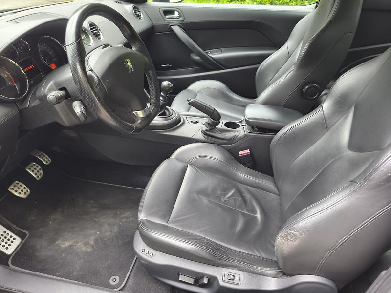 Peugeot RCZ 2.0 Hdi 120 Kw - fotka 17 z 27