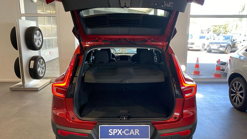 Volvo XC40 MOMENTUM, T3 FWD, 120 kW / 163 - fotka 6 z 27