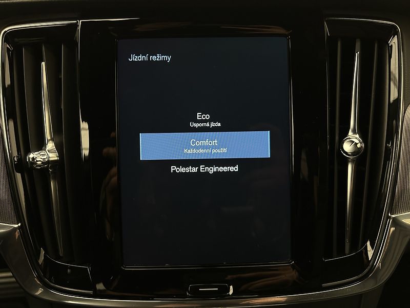 Volvo V90 2.0 D5 4x4 R-Design - fotka 24 z 30
