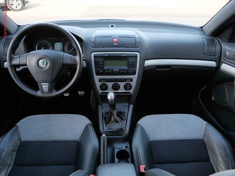 Škoda Octavia (2006) 2.0 TFSi, RS - fotka 8 z 15