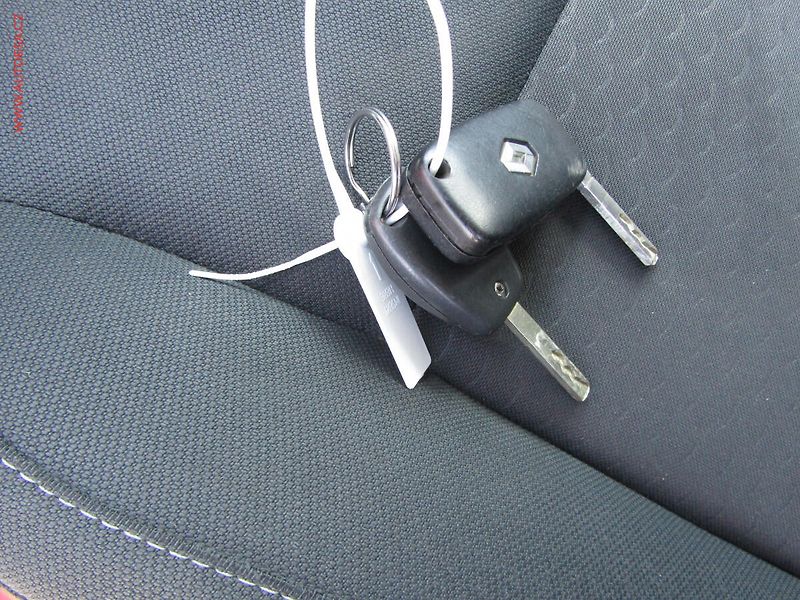 Renault Clio (2009) 1.5 dCi, ČR, AC, el. výbava - fotka 18 z 18