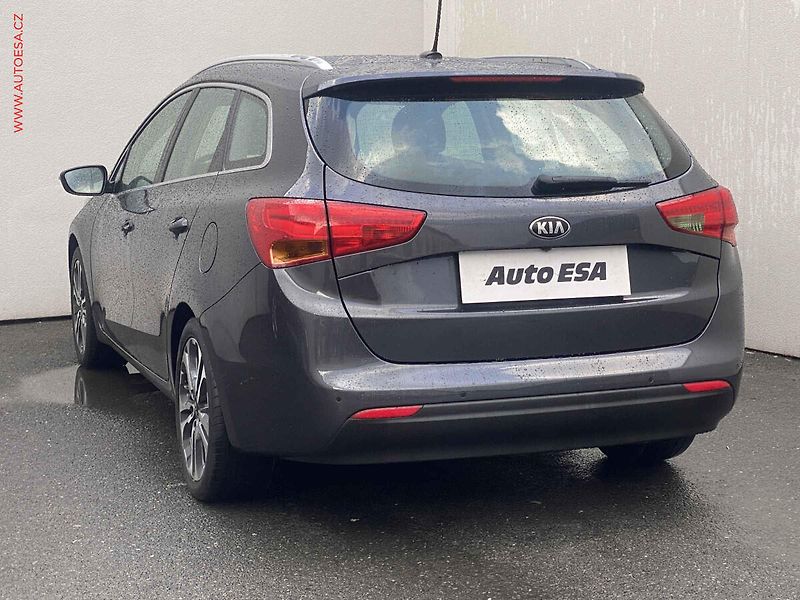 Kia Ceed (2013) 1.6 GDi, Exclusive, navi - fotka 6 z 20