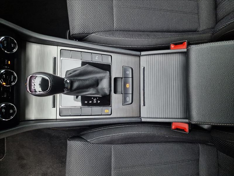 Škoda Superb 1.5 TSI 110kW DSG Style,1.Maj - fotka 36 z 50