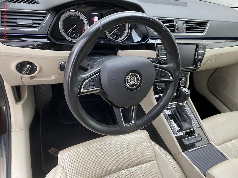 Škoda Superb (2016) 2.0TDi, L&K, DSG, panor - fotka 14 z 20