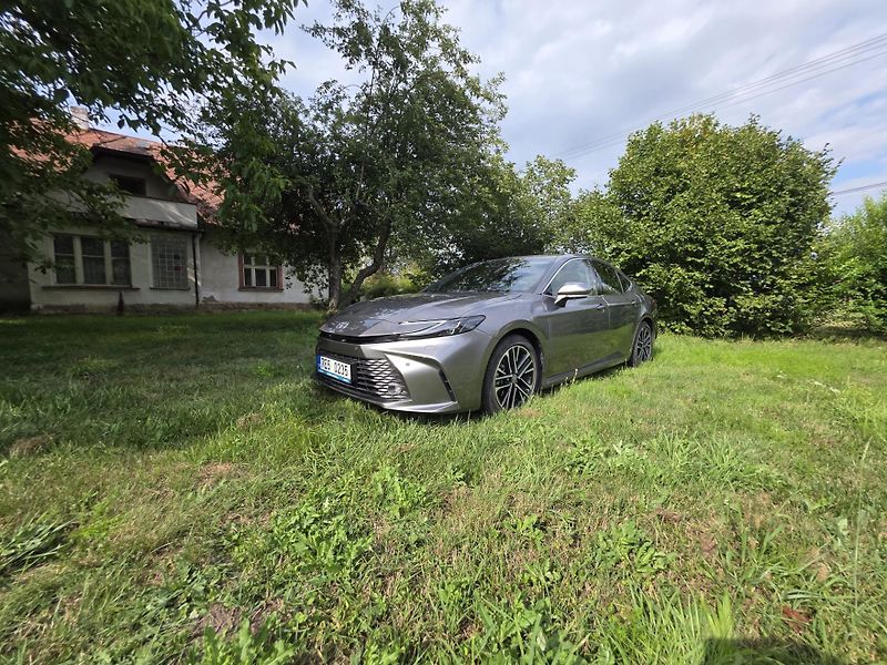 Toyota Camry (2024) 2.5HEV 231PS EXECUTIVE - fotka 1 z 15