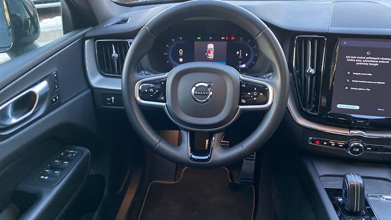 Volvo XC60 R-DESIGN, B5 AWD, 173+10 kW / - fotka 12 z 31