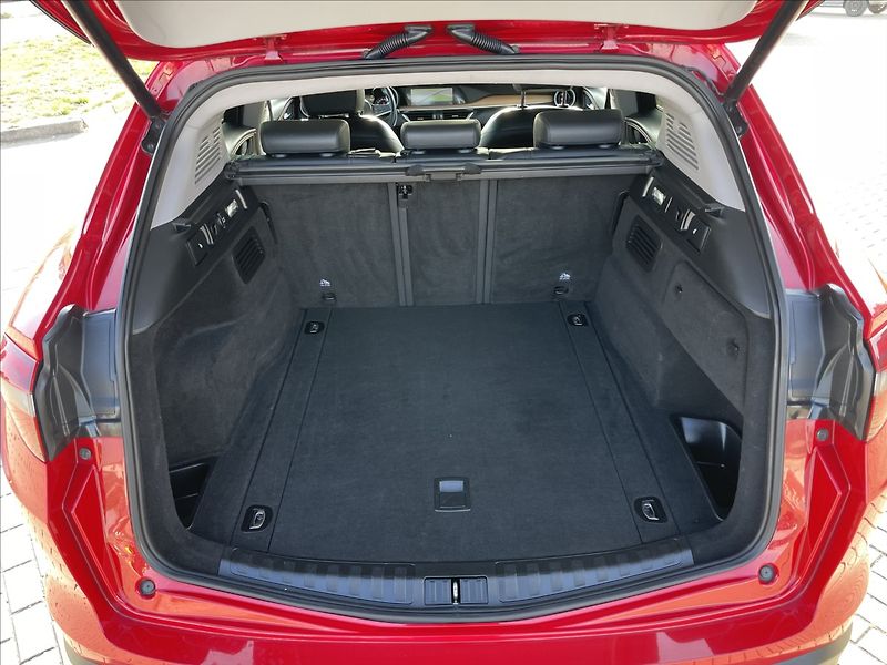 Alfa Romeo Stelvio 2,0 Turbo 280k Q4 AT8 4x4 Tažn - fotka 9 z 30