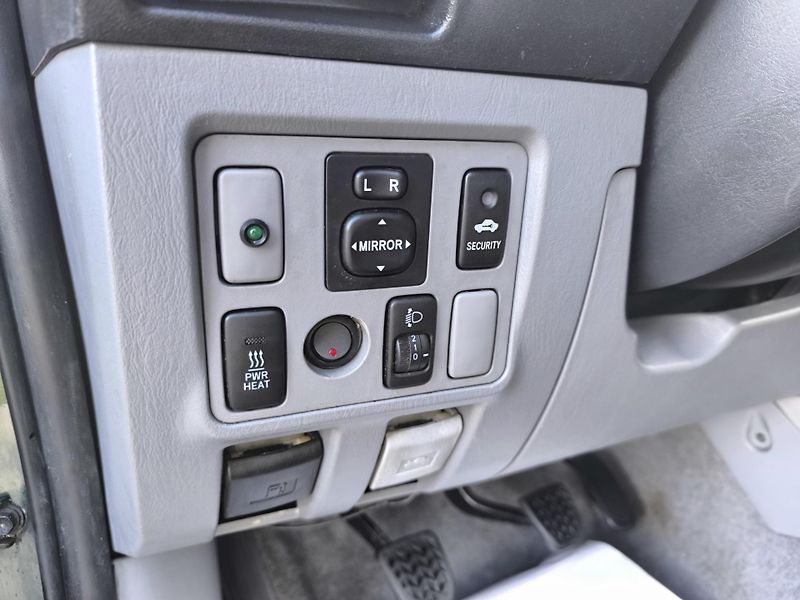 Toyota Hilux (2007) 2.5 D-4D SERVISNÍ KN,DOL KM - fotka 16 z 45