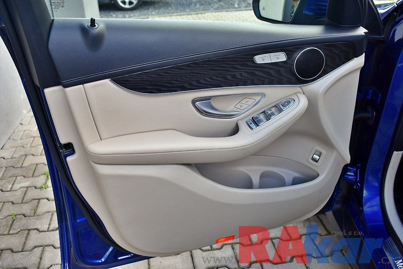 Mercedes-Benz GLC 250d 4Matic, 360°/PANO/AMG - fotka 9 z 34